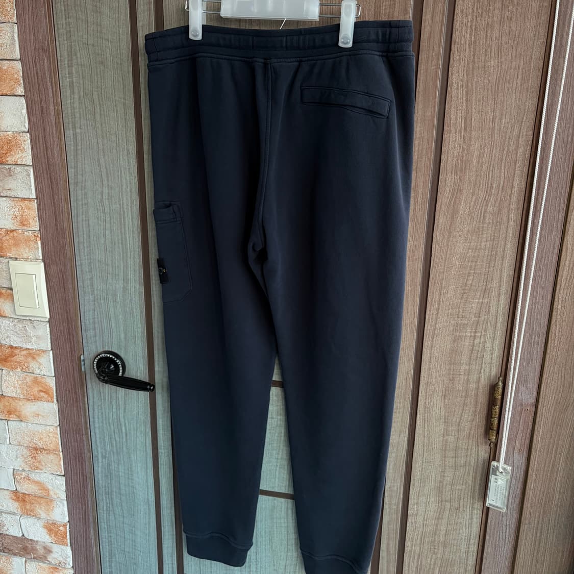 새상품(XL)스톤아일랜드 와펜 패치 카고 트레이닝 팬츠 네이비 상품이미지4