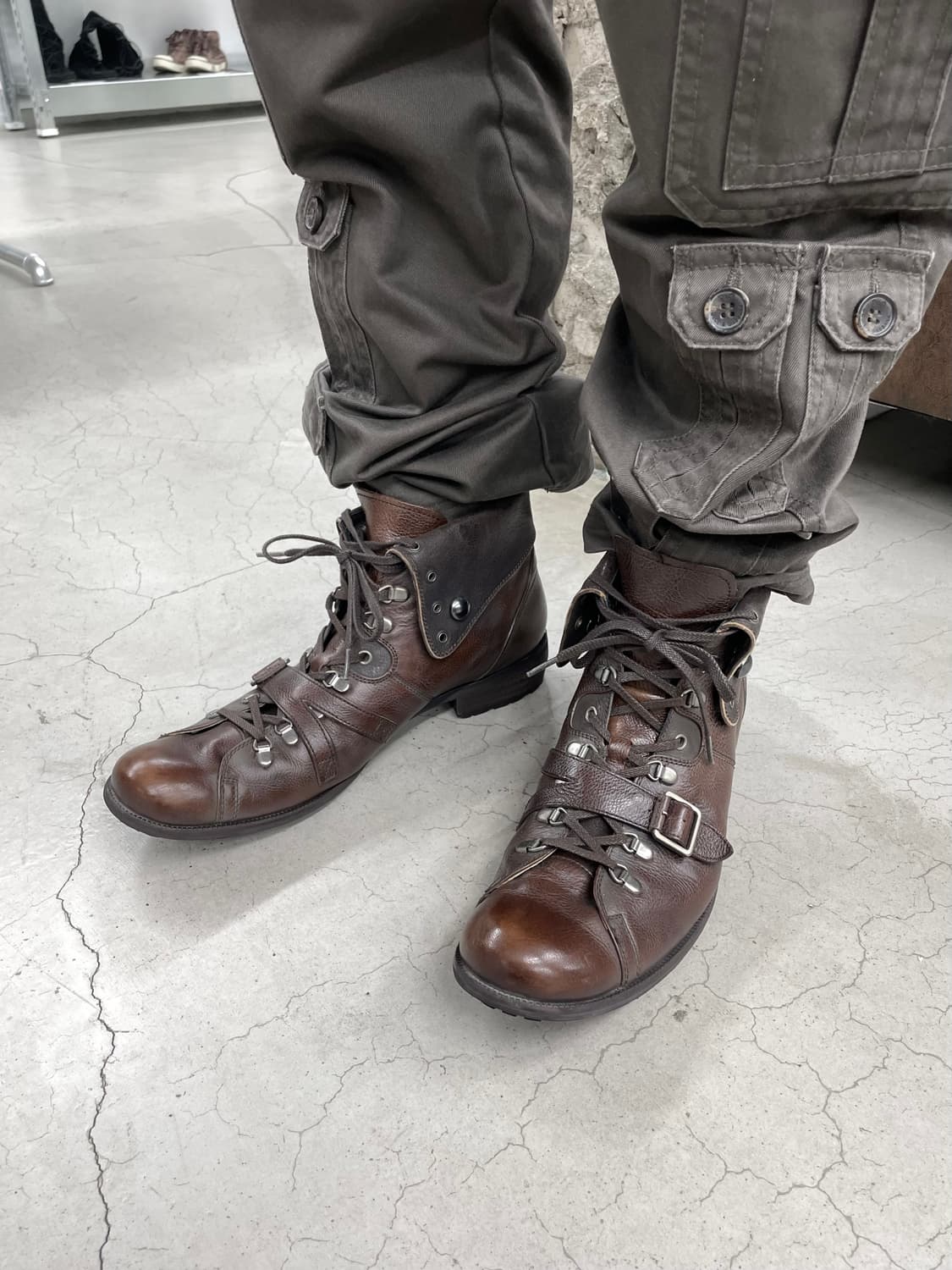 캐서린 햄넷 런던 투웨이 벨티드 레더 부츠 상품이미지2