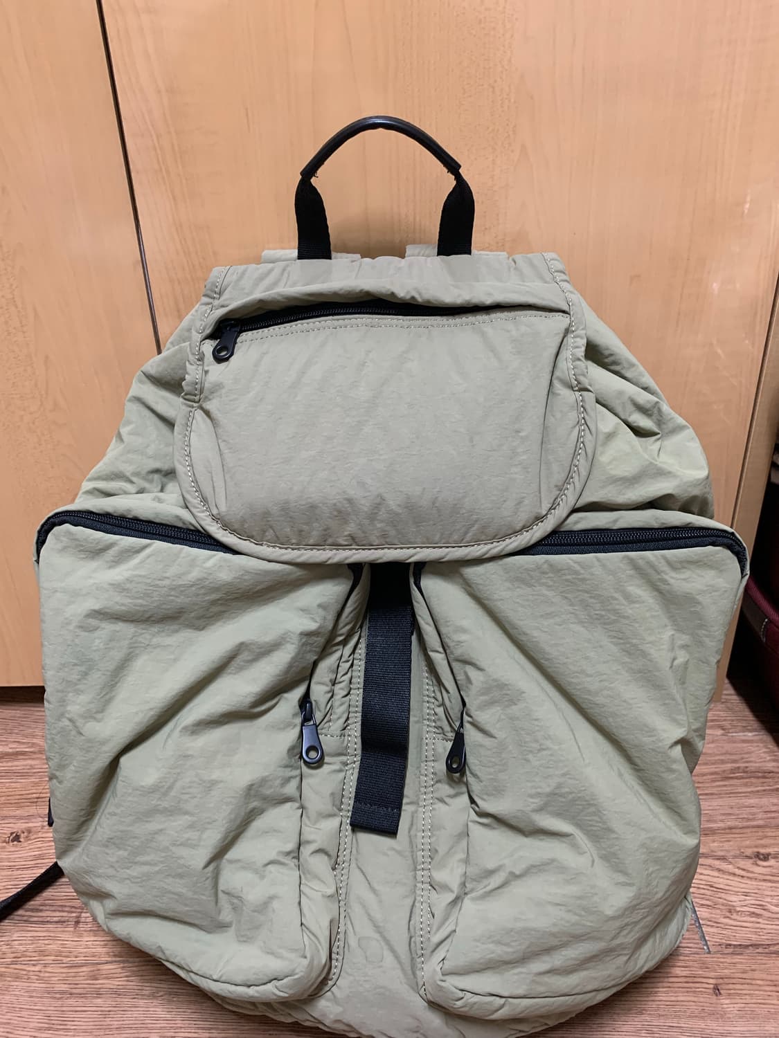 마지언타이틀 올데이백 럭색 백팩 베이지 상품이미지3