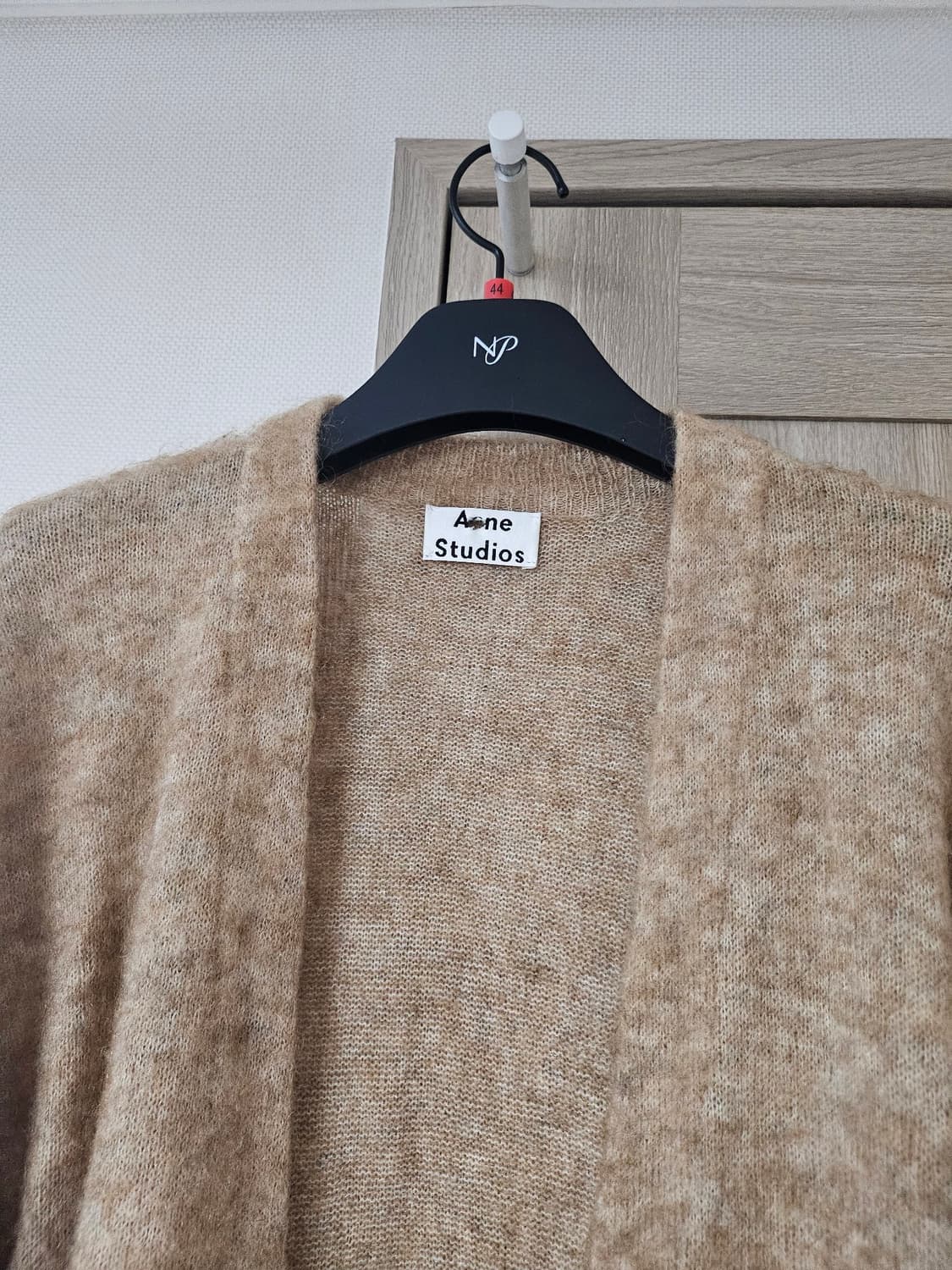 Acne Studios 베이지 니트 롱 가디건 상품이미지3
