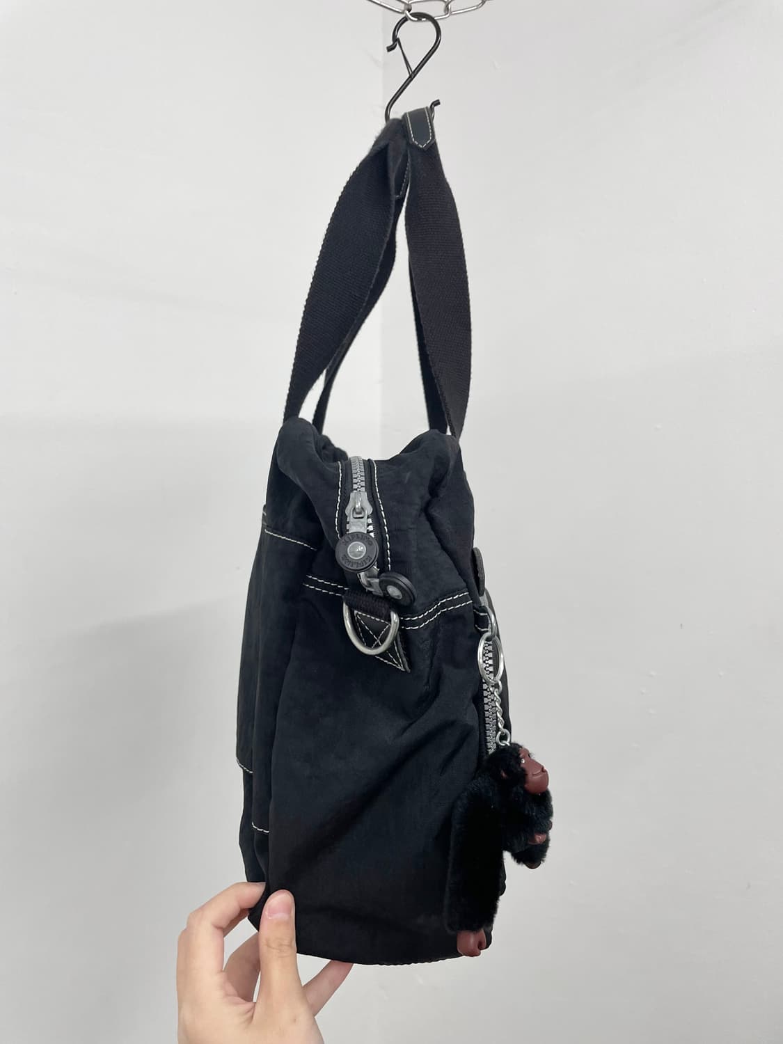 키플링 블랙 지퍼 포켓 숄더백  상품이미지6