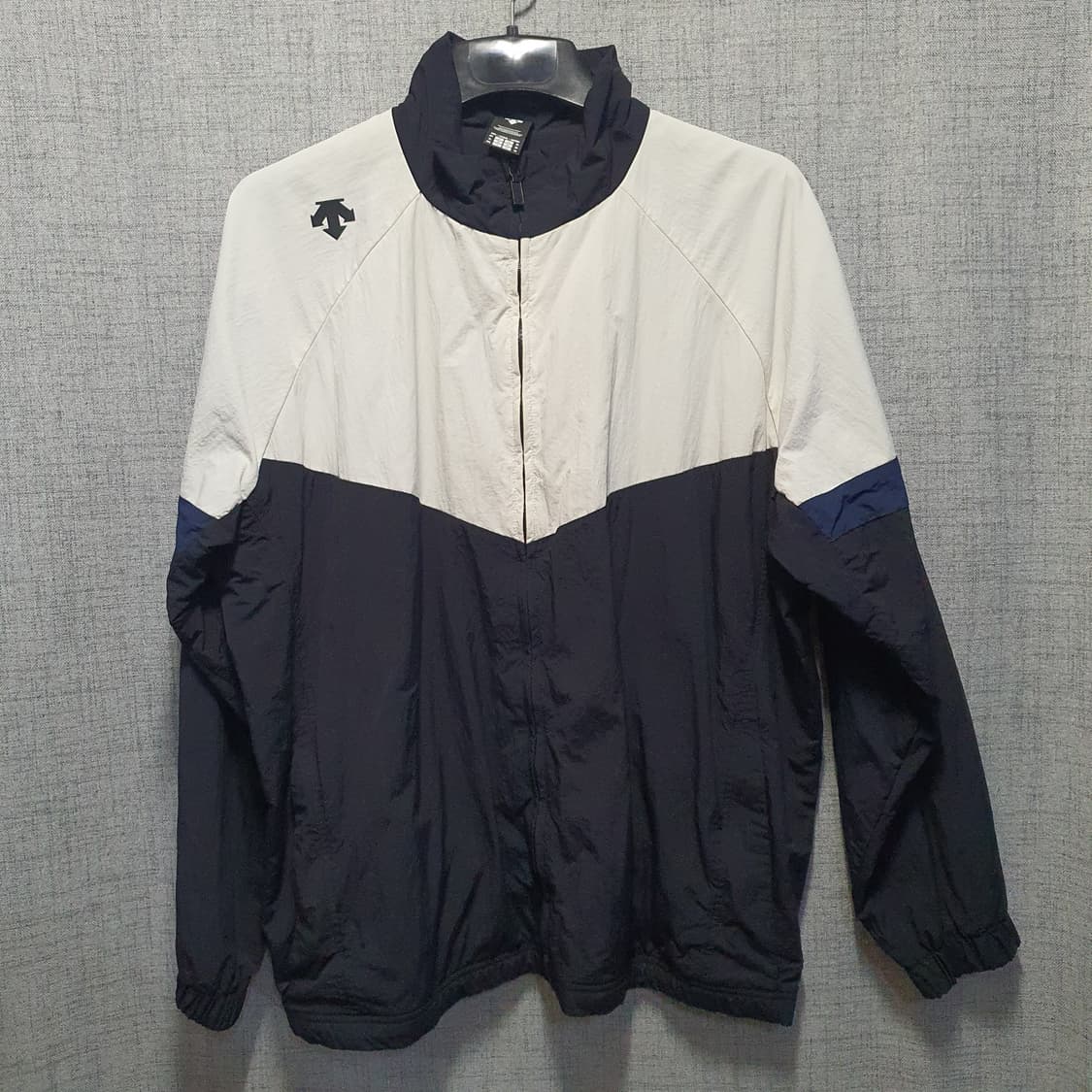 데상트 남성 컬러블록 우븐 바람막이  상품이미지1