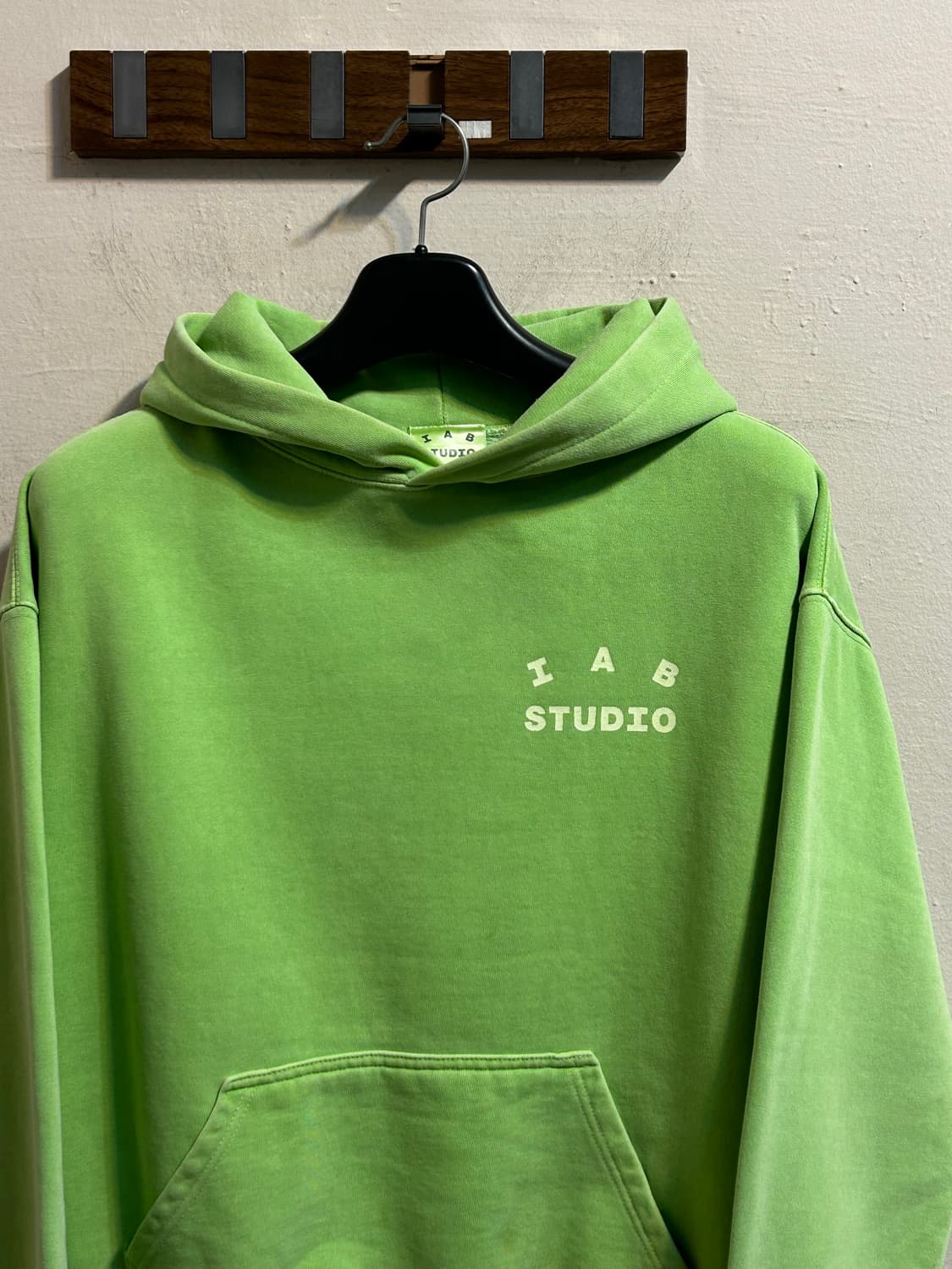 아이앱 스튜디오 로고 후드티 상품이미지4