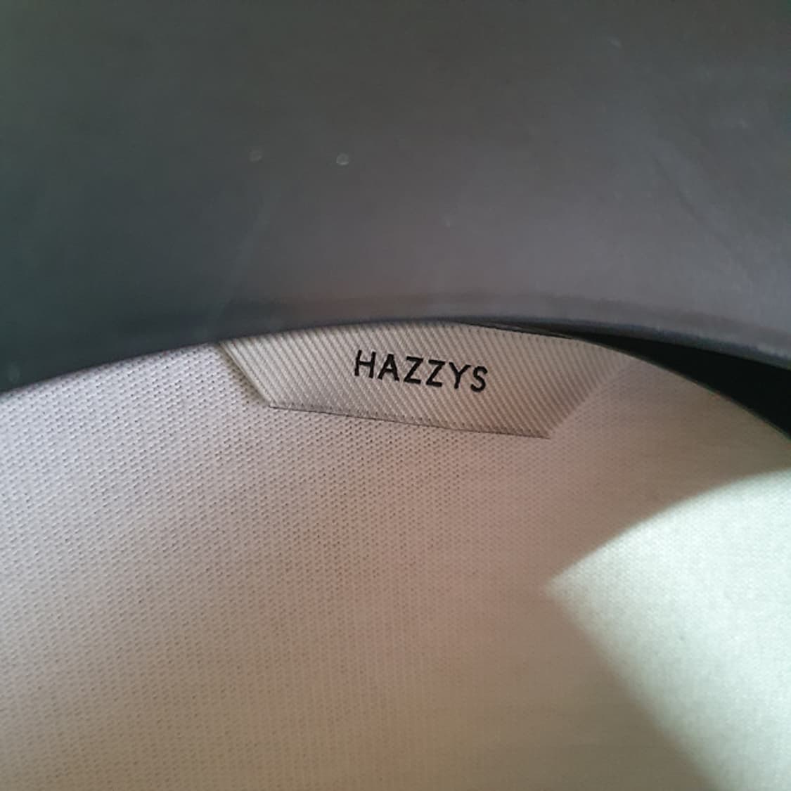 헤지스 스트라이프 배색 반집업85-160 상품이미지3