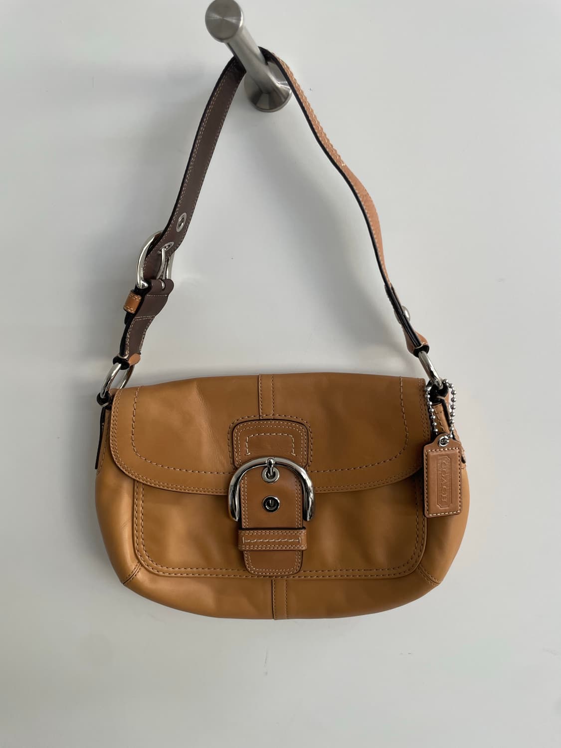 코치 브라운 소호 가죽 숄더백 상품이미지3