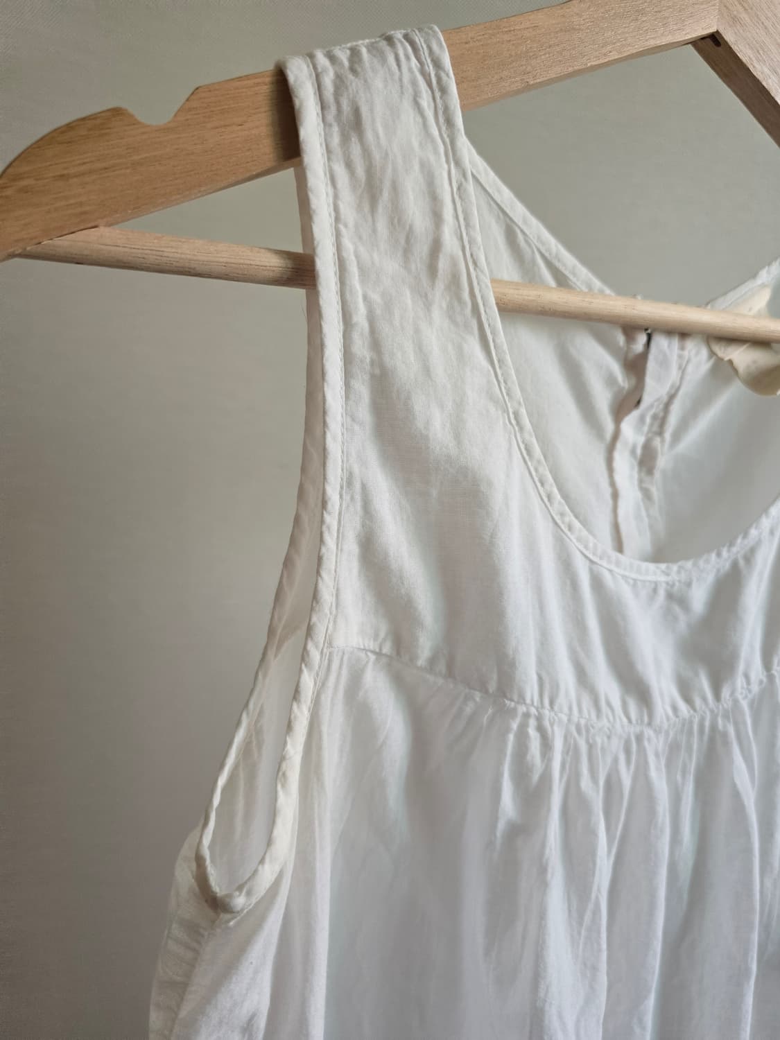 H&M Organic Cotton 자수 펀칭 슬리브리스 블라우스 상품이미지2