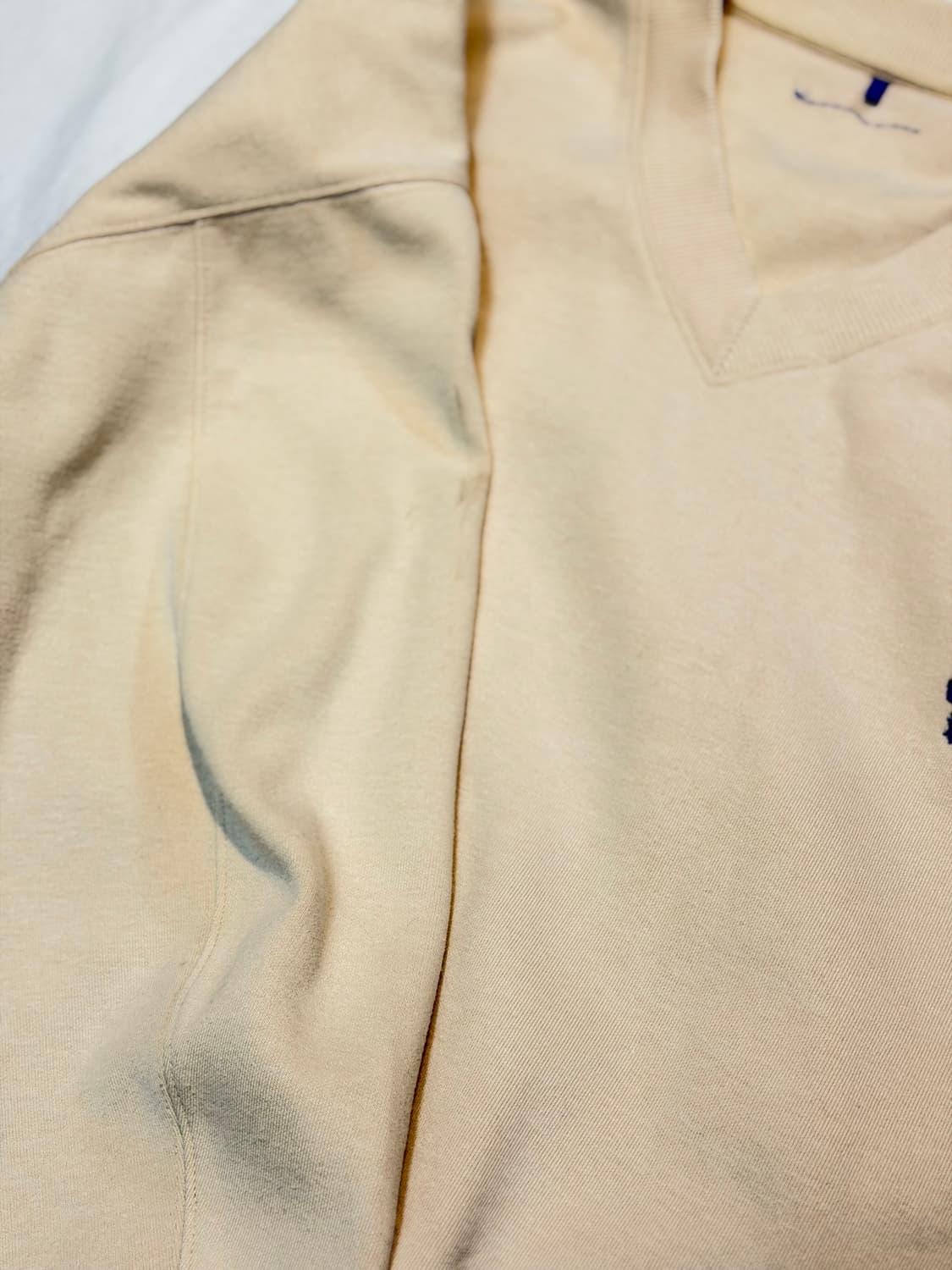 아더에러 20FW 블루블라썸 맨투맨 스웻셔츠 아이보리 상품이미지5