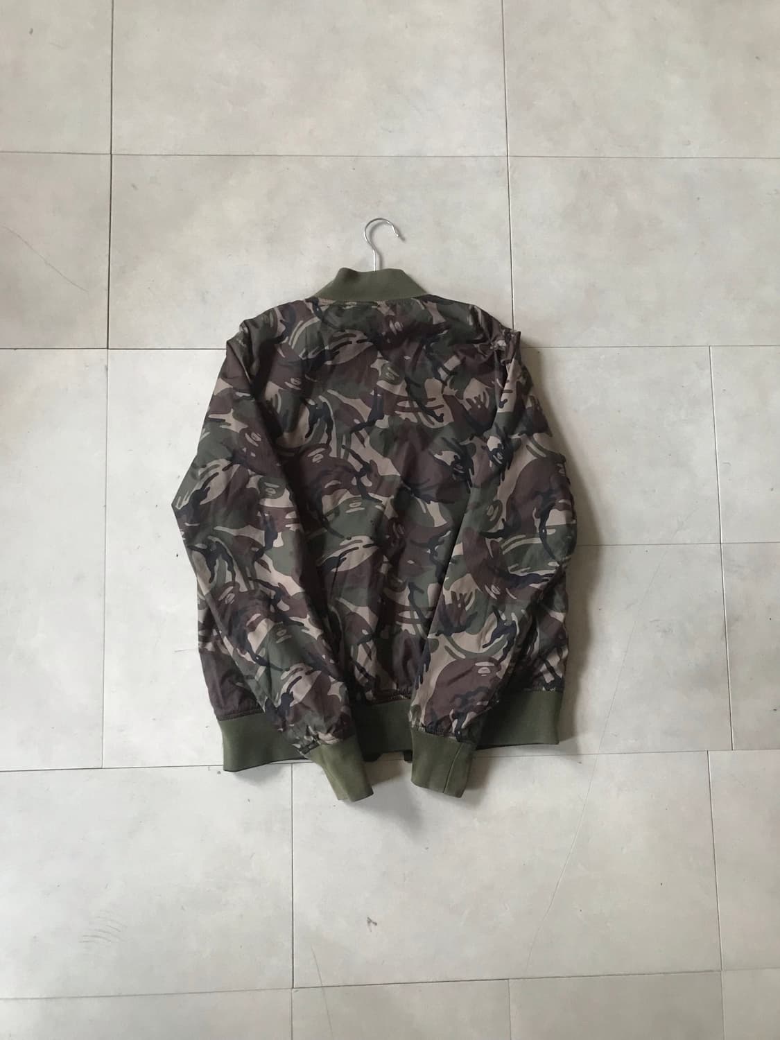 에이프 카모 블랙 리버시블 빅로고 바시티자켓 상품이미지10