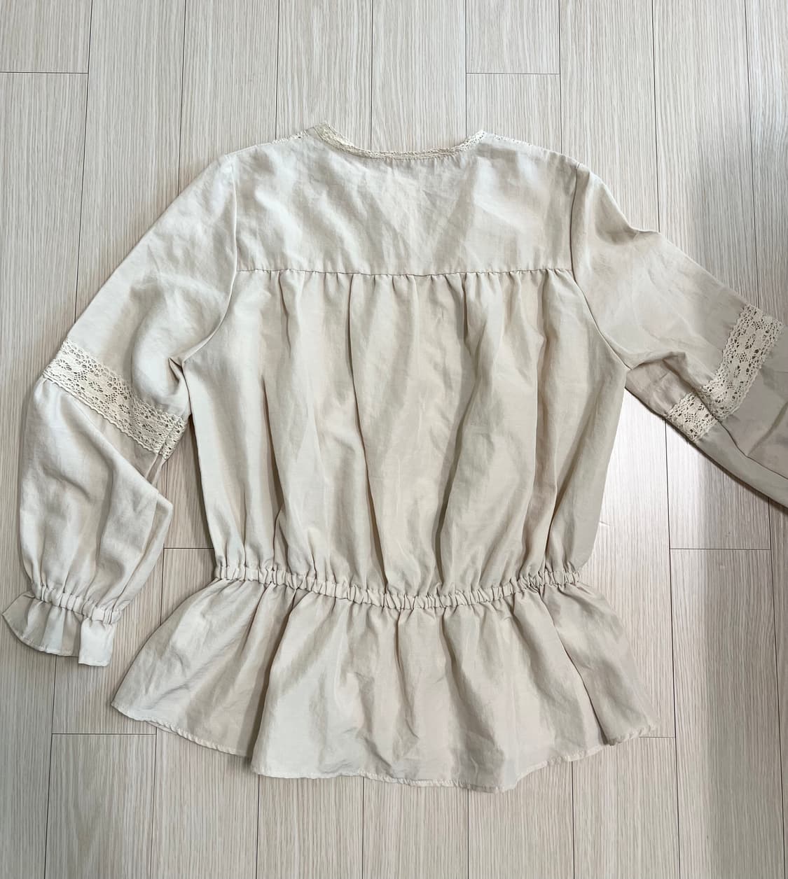 로리즈팜 베이지 레이스 긴팔 블라우스 모리걸 상품이미지2