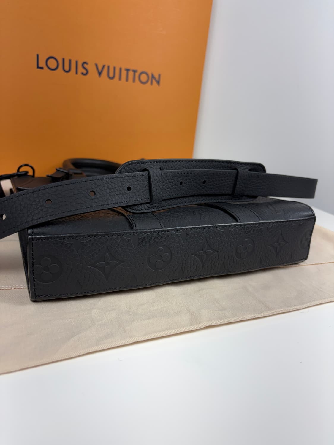 루이비통 M21884 토뤼옹 삭플라 토트백 크로스백 상품이미지5