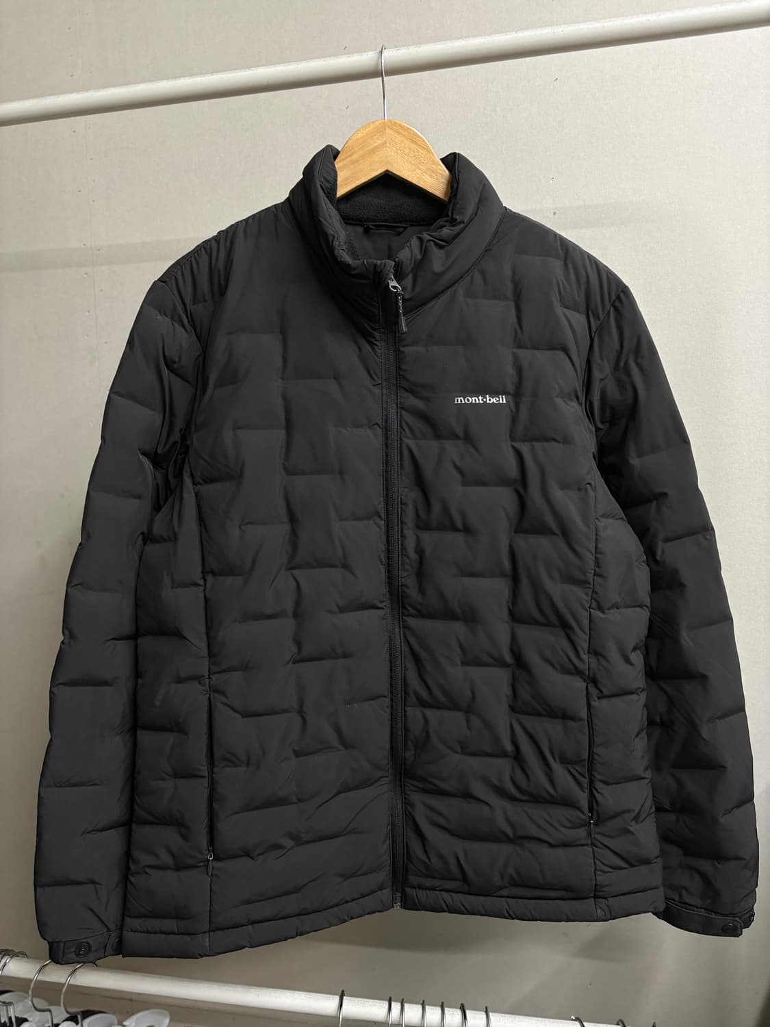 몽벨 경량 블랙패딩 상품이미지1