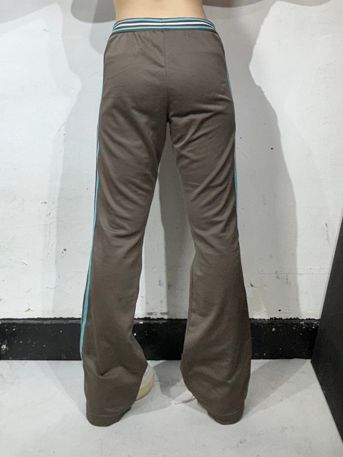 아디다스 카키 와이드 부츠컷 삼선 추리닝 바지 트레이닝 팬츠 L 상품이미지3