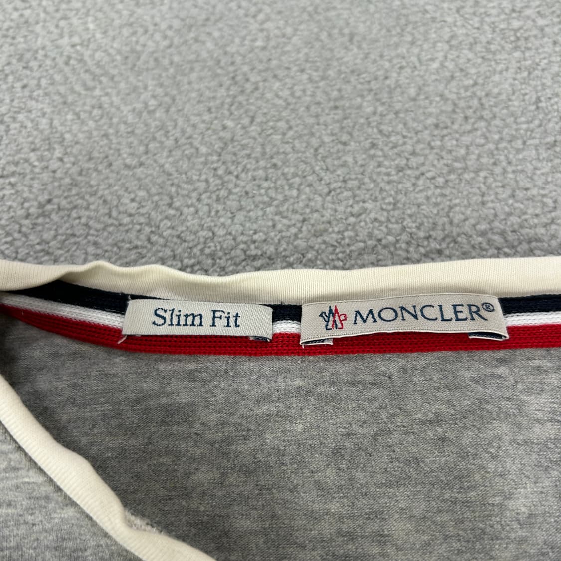 몽클레어 그레이 반팔티 상품이미지2