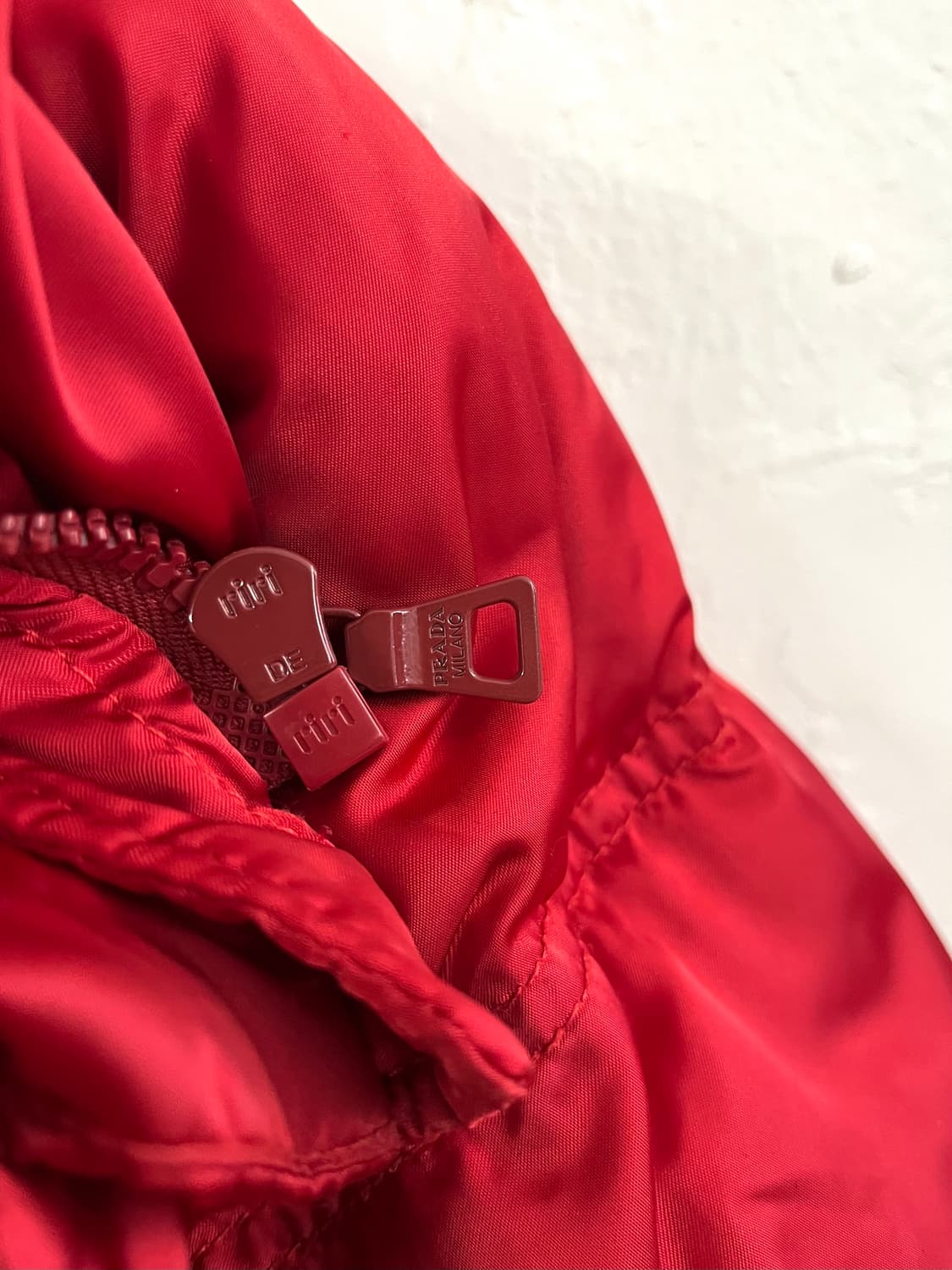 프라다 삼각 플레이트 패딩 상품이미지6