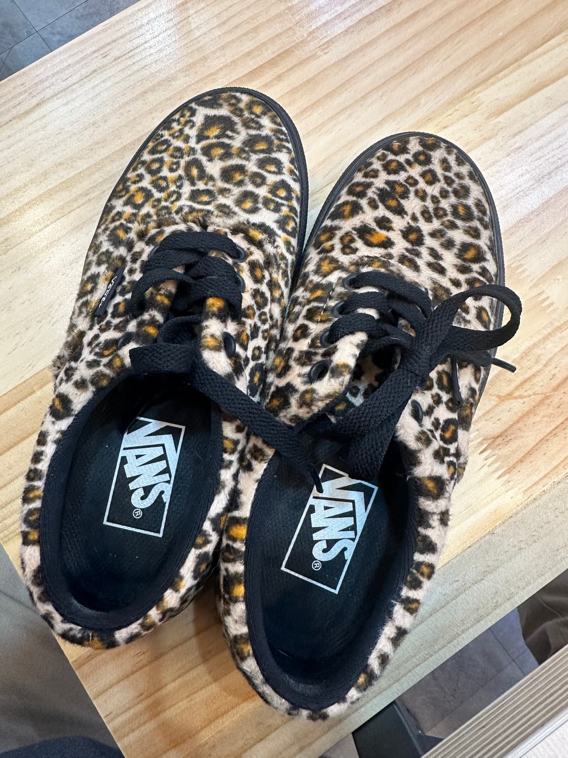 225) 반스 에라 블랙 레오파드 퍼 스니커즈 상품이미지1