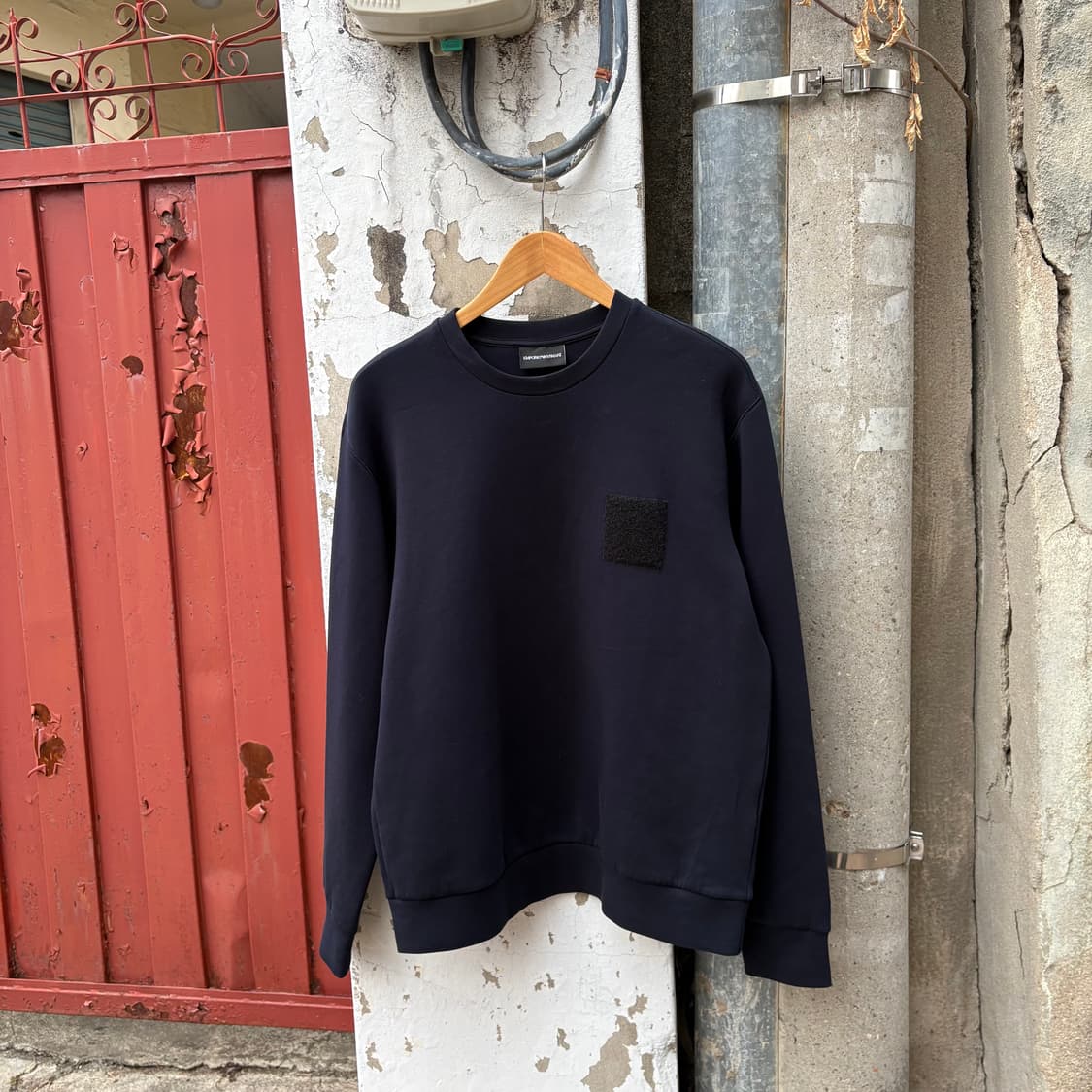엠포리오 알마니 다크 네이비 스웻셔츠 상품이미지3
