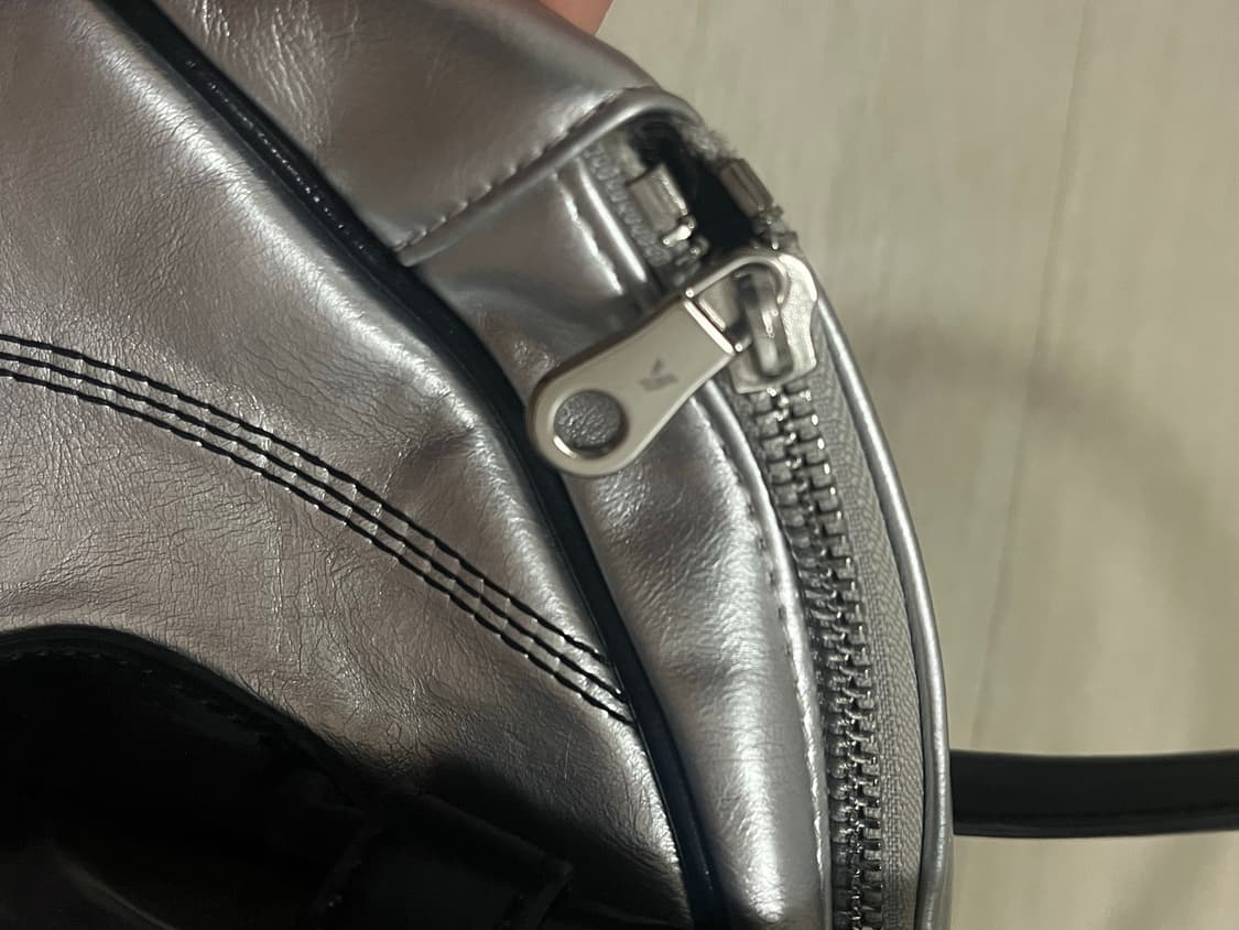 유즈 숄더백 STITCH LEATHER BAGUETTE BAG 상품이미지6