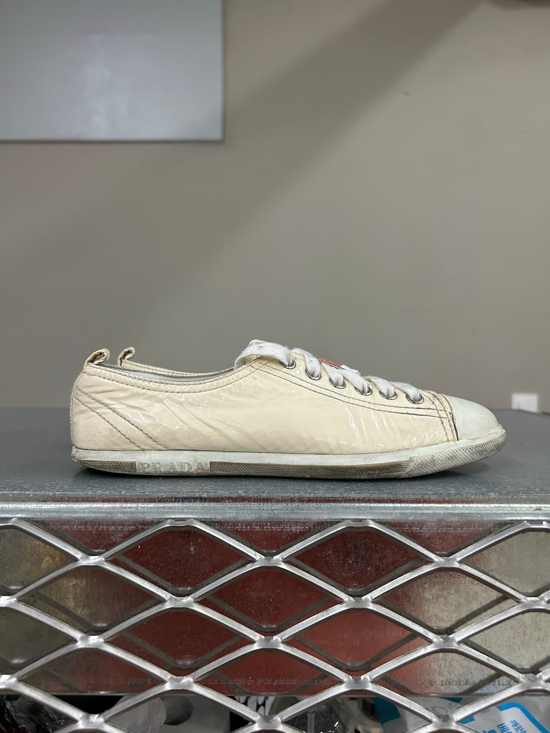 프라다 클래식 레드탭 스니커즈 35.5 상품이미지4