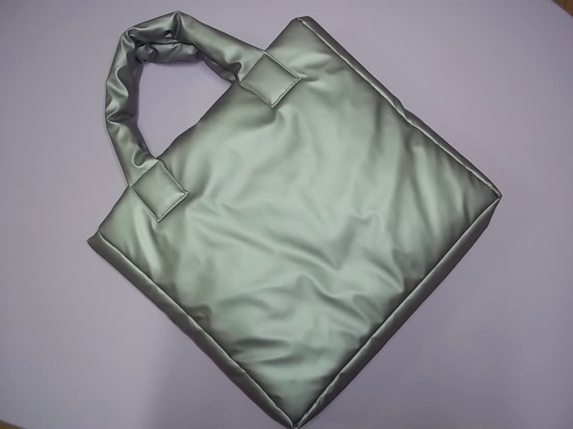 굿하비클럽 실버 패딩백 상품이미지1