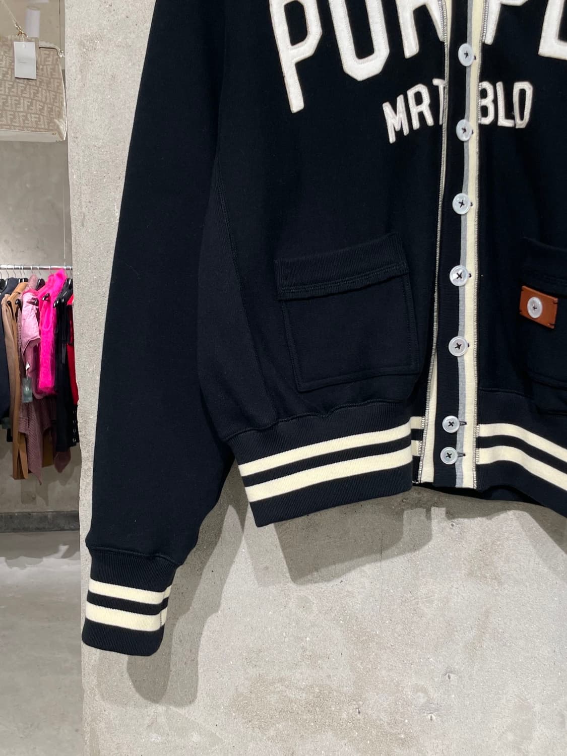 코키 24S/S 블랙 카우하이드 패치 스웻 가디건 상품이미지4