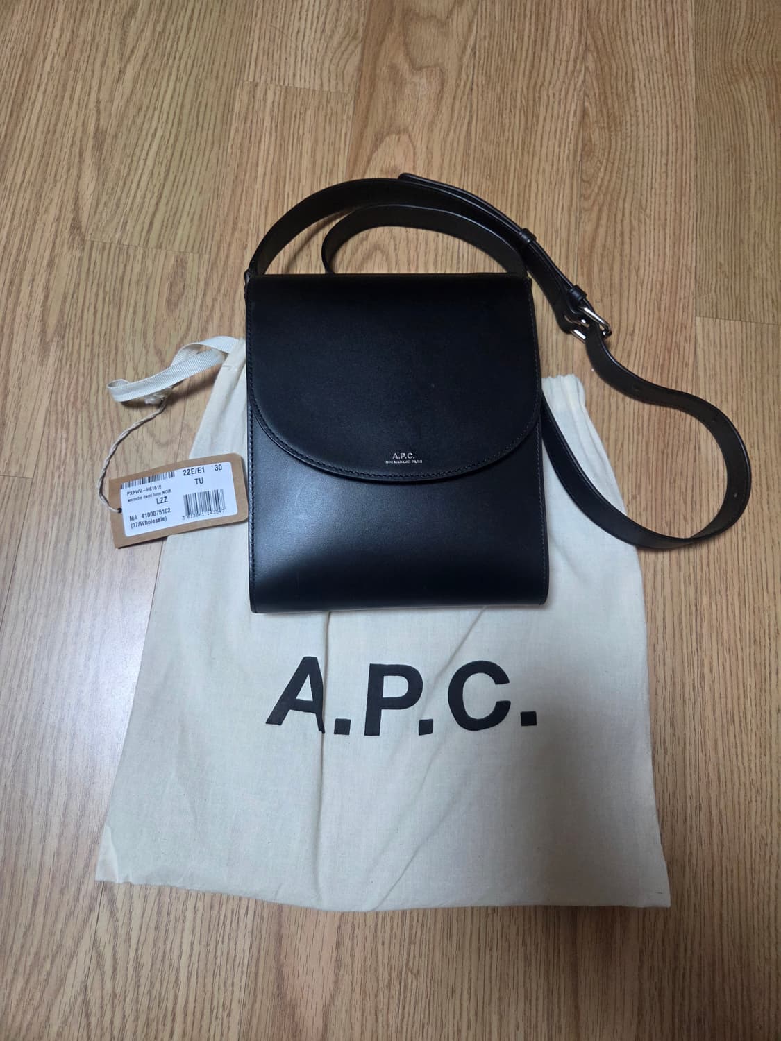 APC 아페쎄 남성 데미 룬 크로스백 상품이미지1