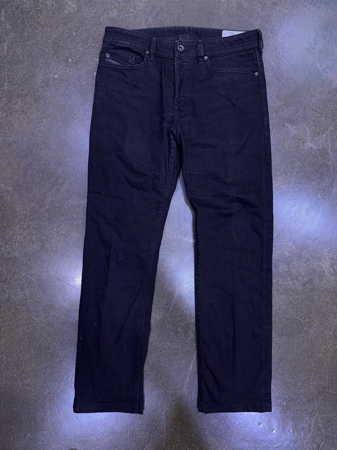 디젤 부스터 레귤러 슬림 테이퍼드핏 블랙진 데님팬츠 31 상품이미지1