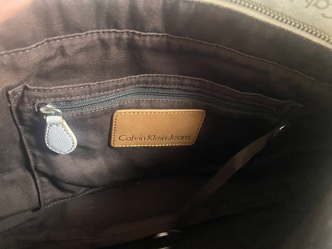 켈빈클라인 빅사이즈숄더백 (그레이앤화이트) 상품이미지8