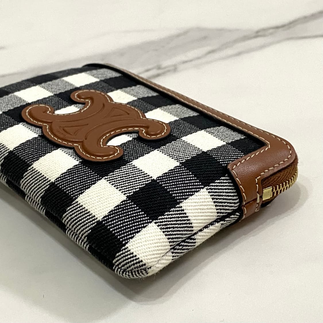 새상품급 셀린느 코인 퍼스 비쉬 파우치 카드지갑 10C662GI2 상품이미지4