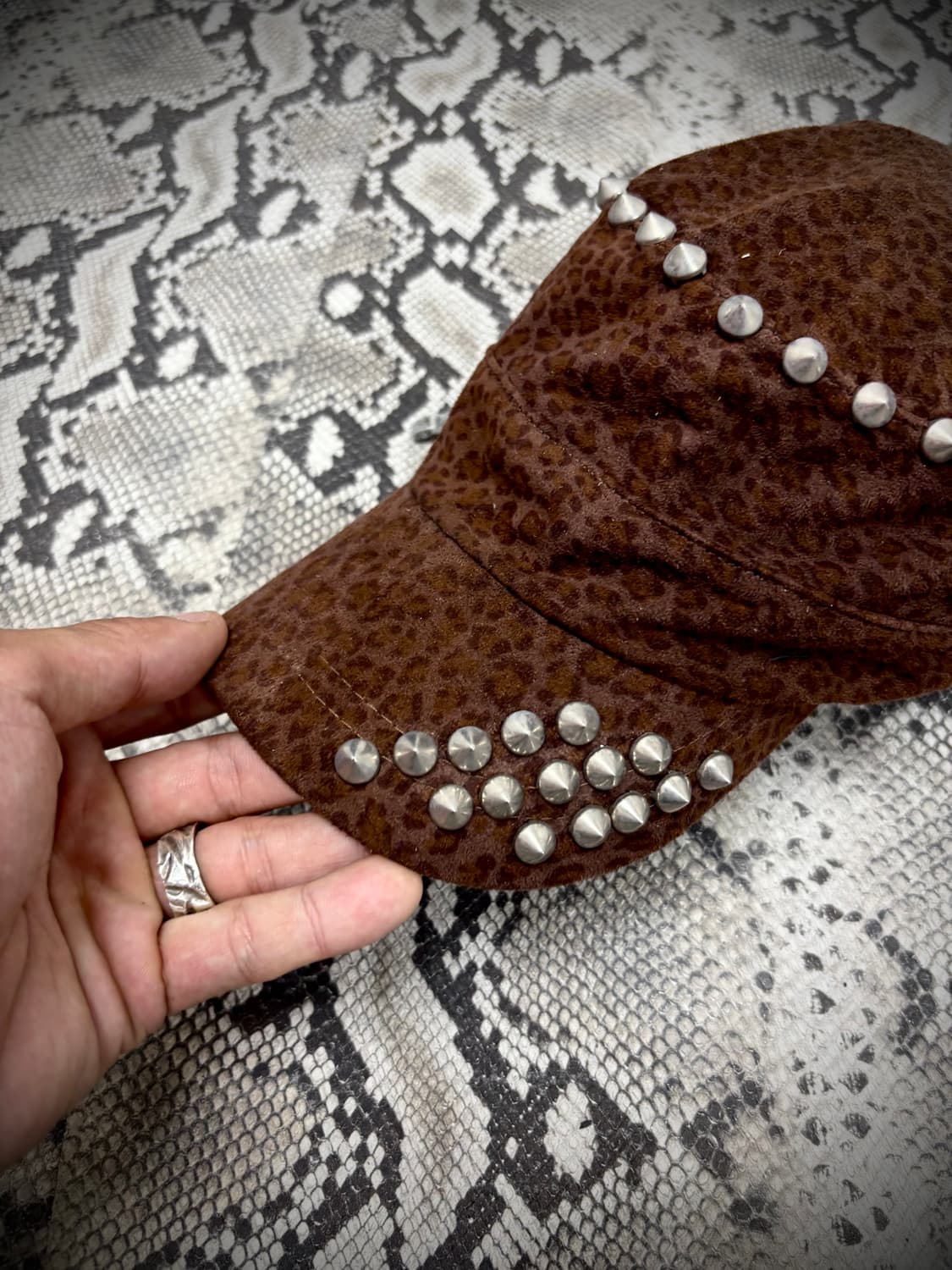 “Vintage” Leopard Stud Cap 상품이미지2