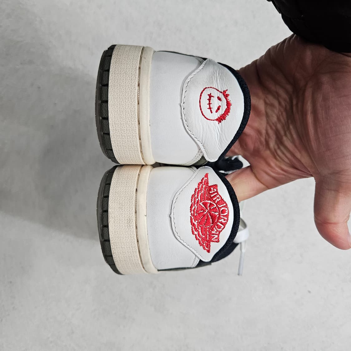 조던1 트래비스스캇 235 미디움 올리브 상품이미지6