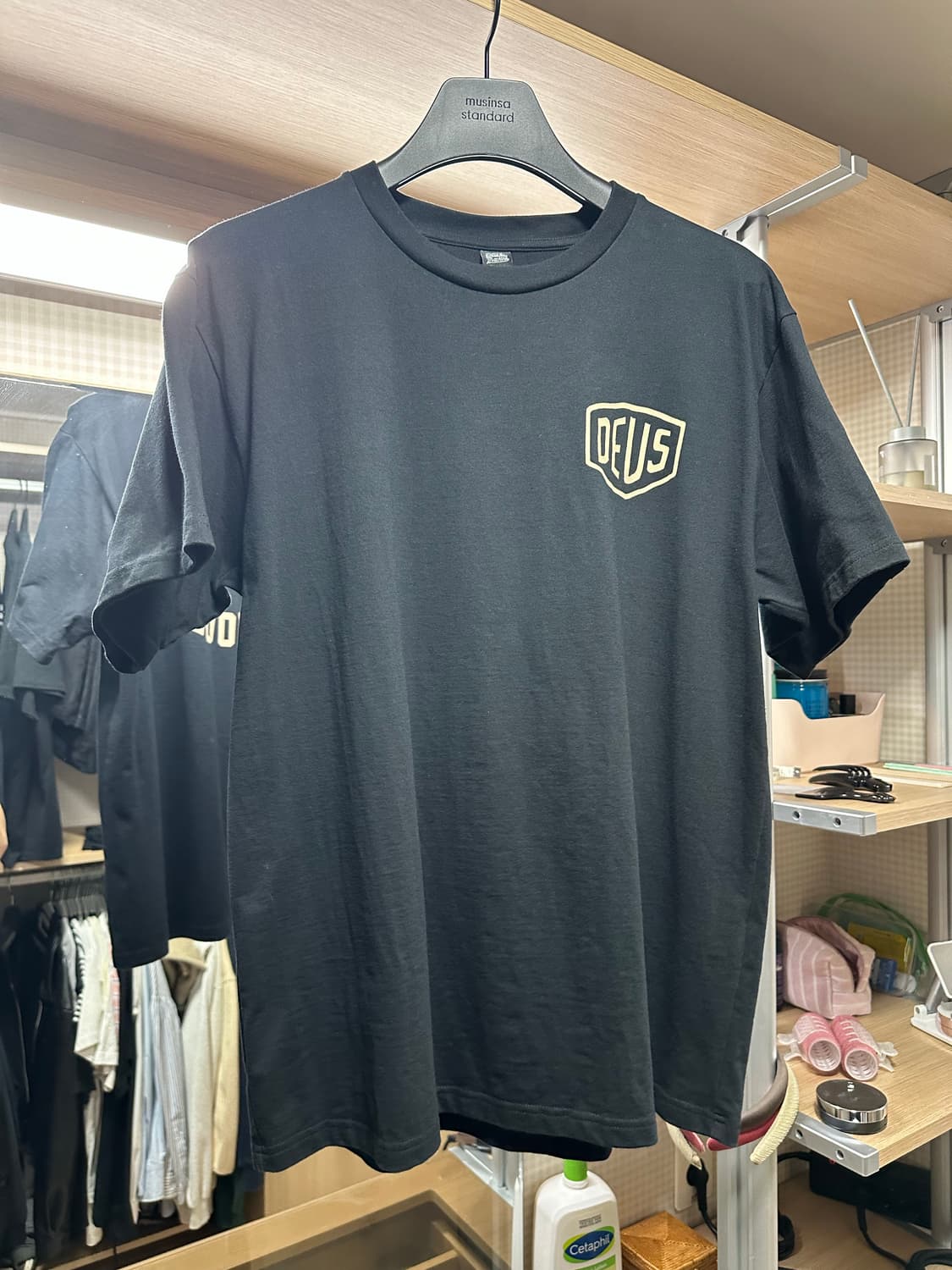 XL 데우스 엑스마키나 서울컬리지 반팔티셔츠 블랙 상품이미지1