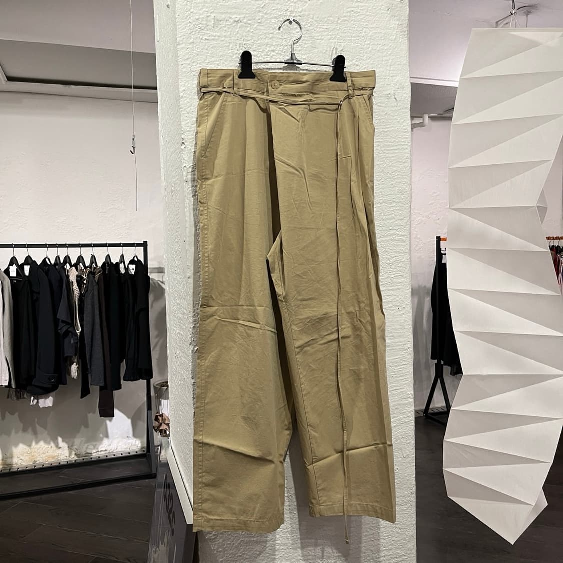 코큐 벨티드 코튼 팬츠 상품이미지1