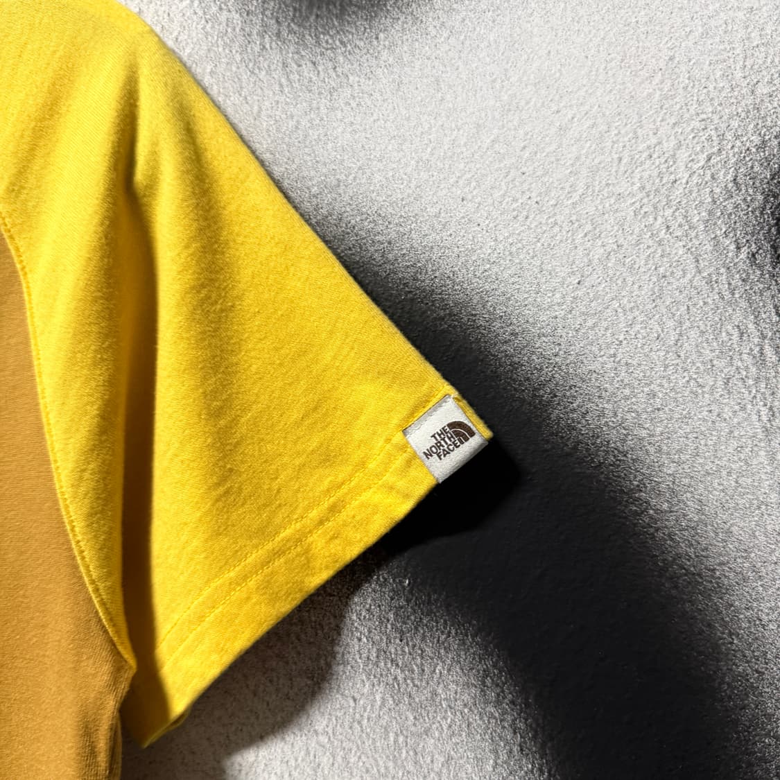 노스페이스 올드스쿨 배색 딱붙핏 레글런 반팔 티셔츠 상품이미지4