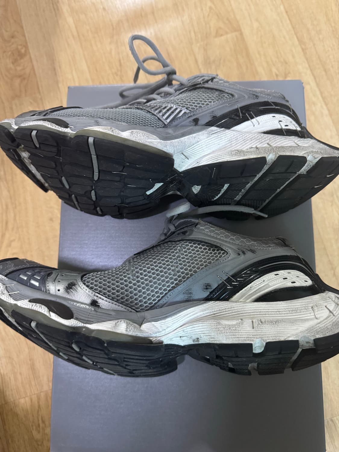 [42] 발렌시아가 스테이플러 스니커즈 그레이 상품이미지5