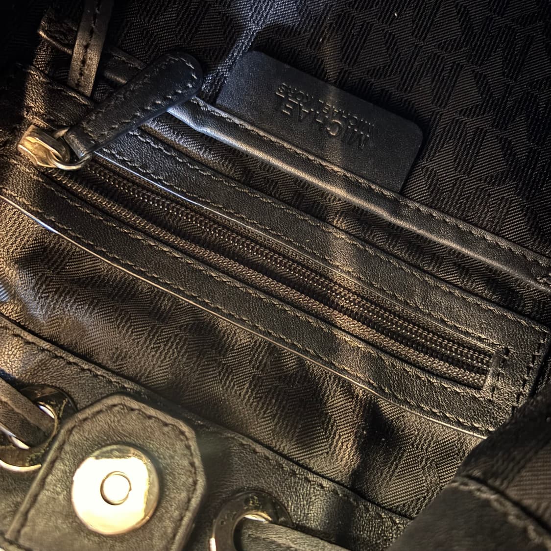 정품 마이클코어스 복조리 토트 크로스백     상품이미지7