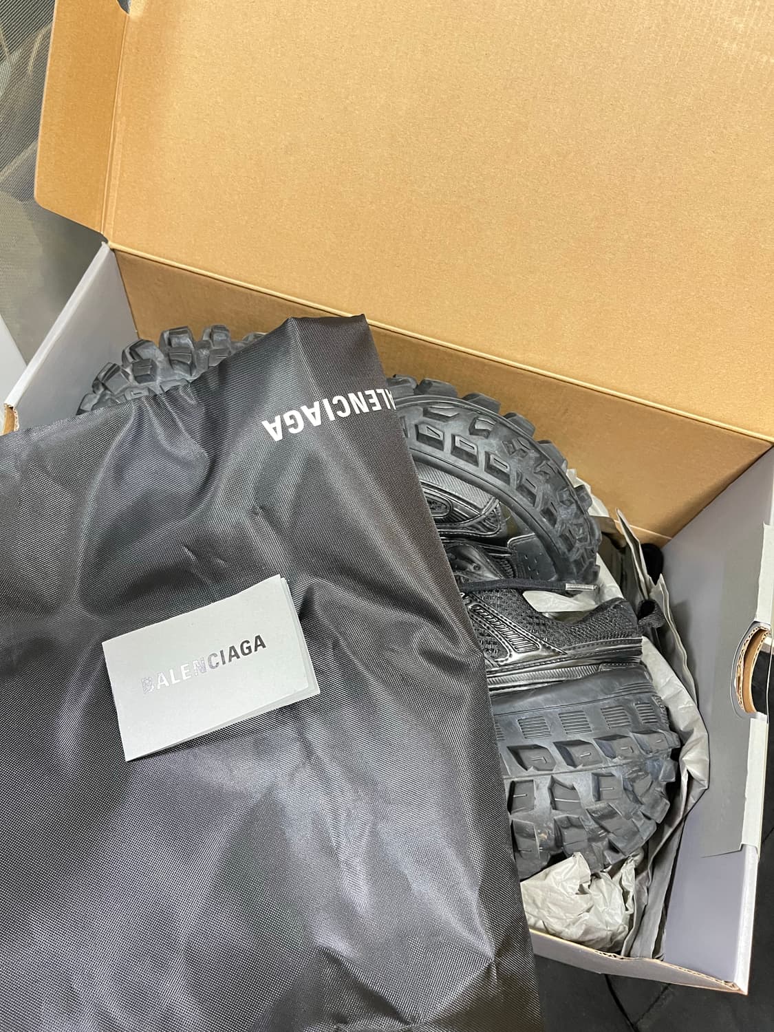 발렌시아가 디펜더 43 상품이미지5