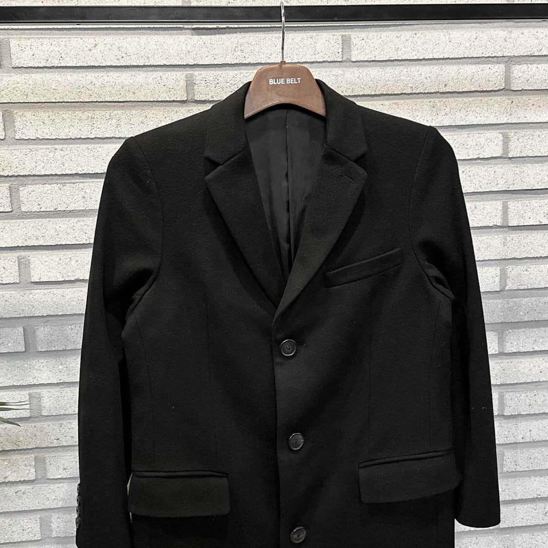 띠어리 싱글 테일러드 하프 코트 쓰리버튼 투포켓 디테일 블랙 상품이미지4