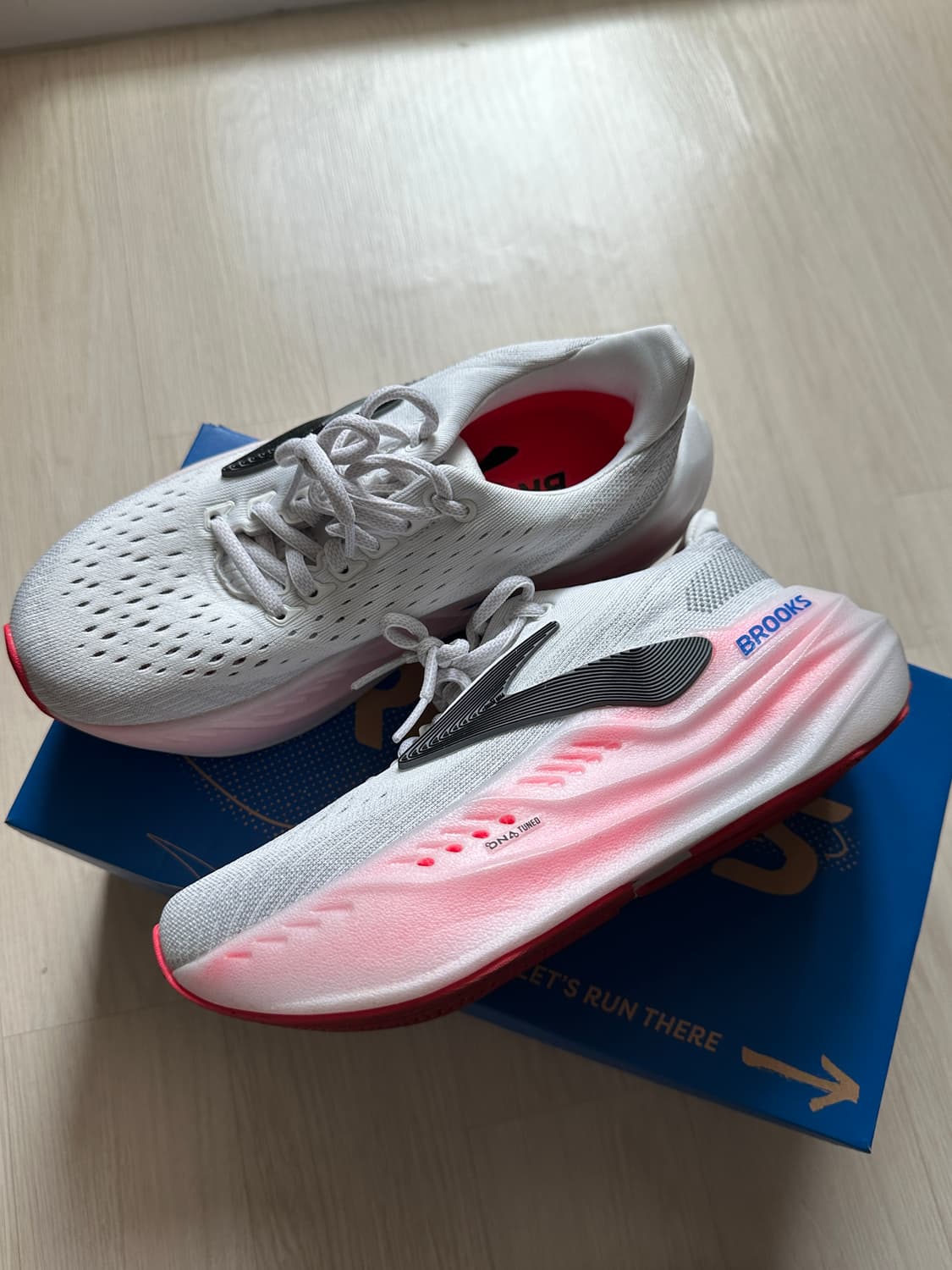 브룩스 러닝 글리세린 맥스 화이트/핑크 225 EU36 상품이미지1