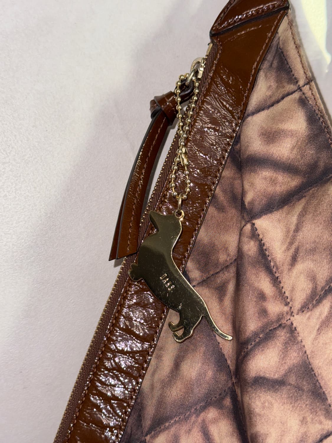 Daks brown quilting printed tote bag 상품이미지4