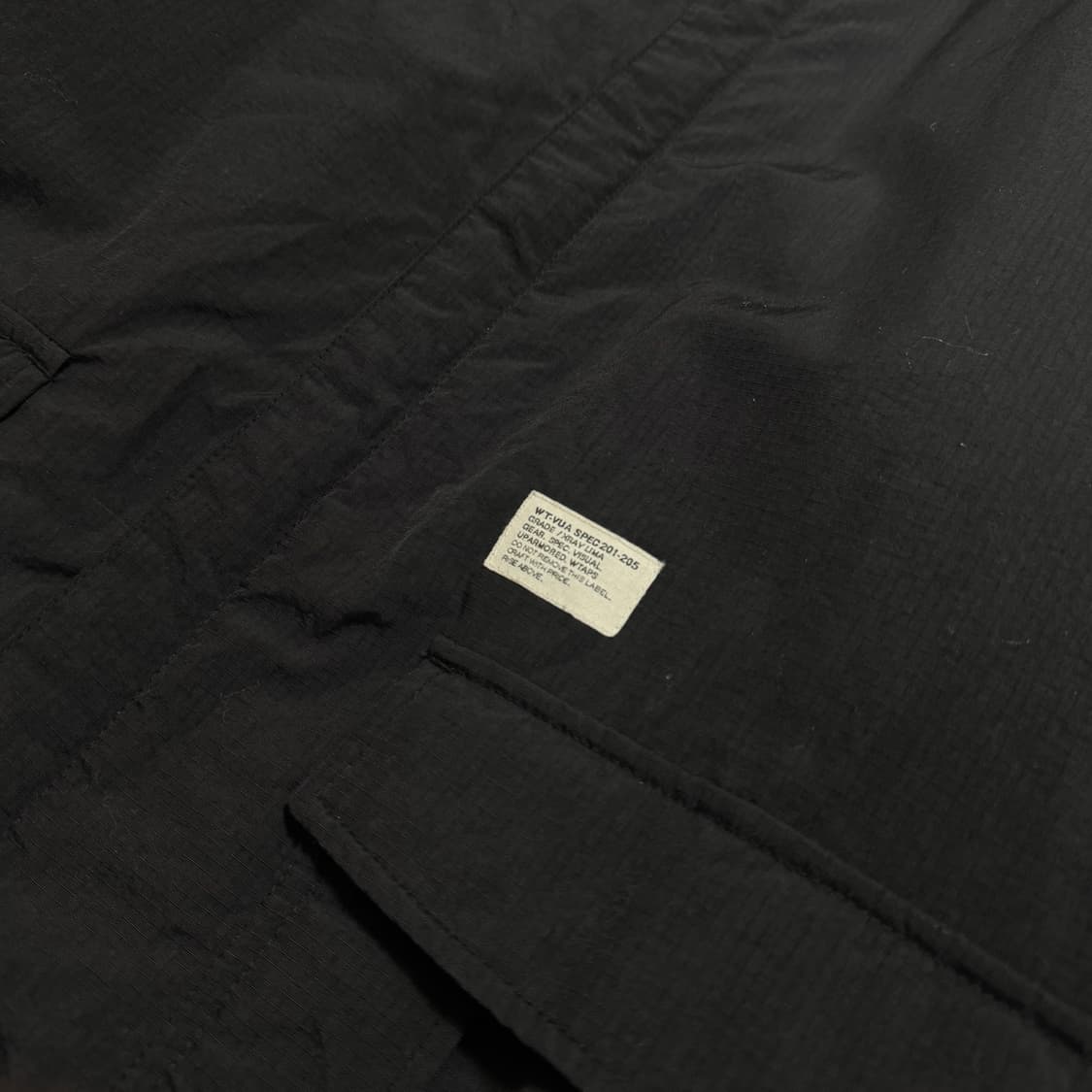 더블탭스(WTAPS) 블랙컬러 크로스 본 엘보패치 나일론 정글 자켓 상품이미지5