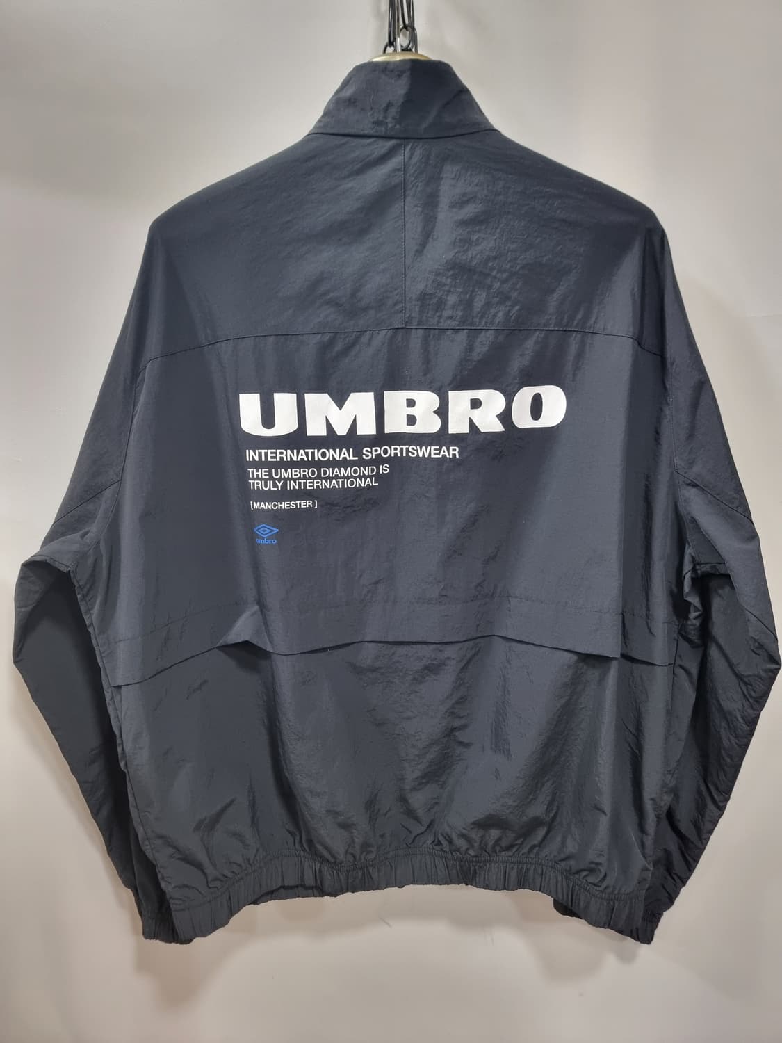 엄브로 클래식 스텐넥 웜업 자켓 (D111 상품이미지3