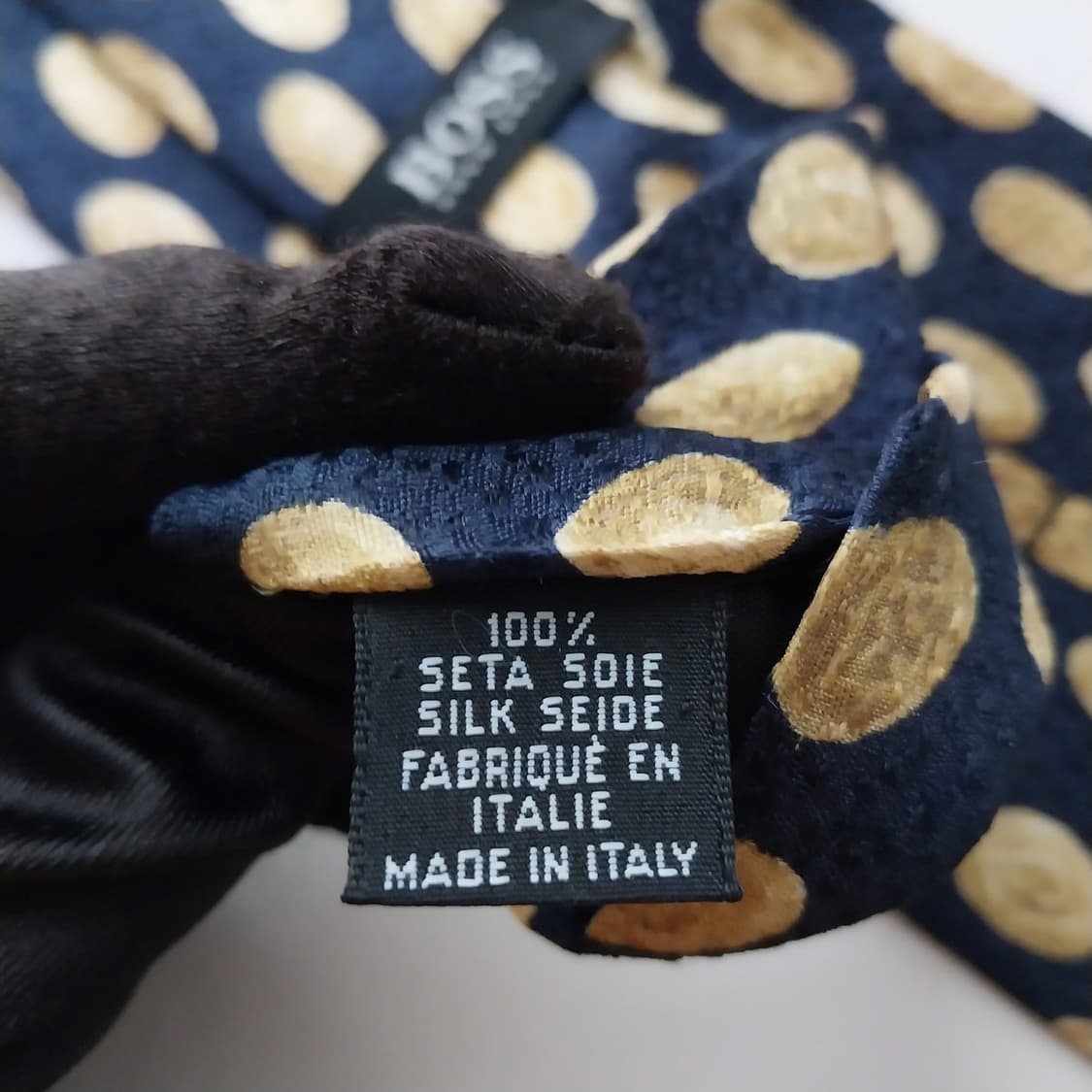 휴고보스 실크 네이비 도트 패턴 넥타이 9.7cm A+등급 K1673
 상품이미지10