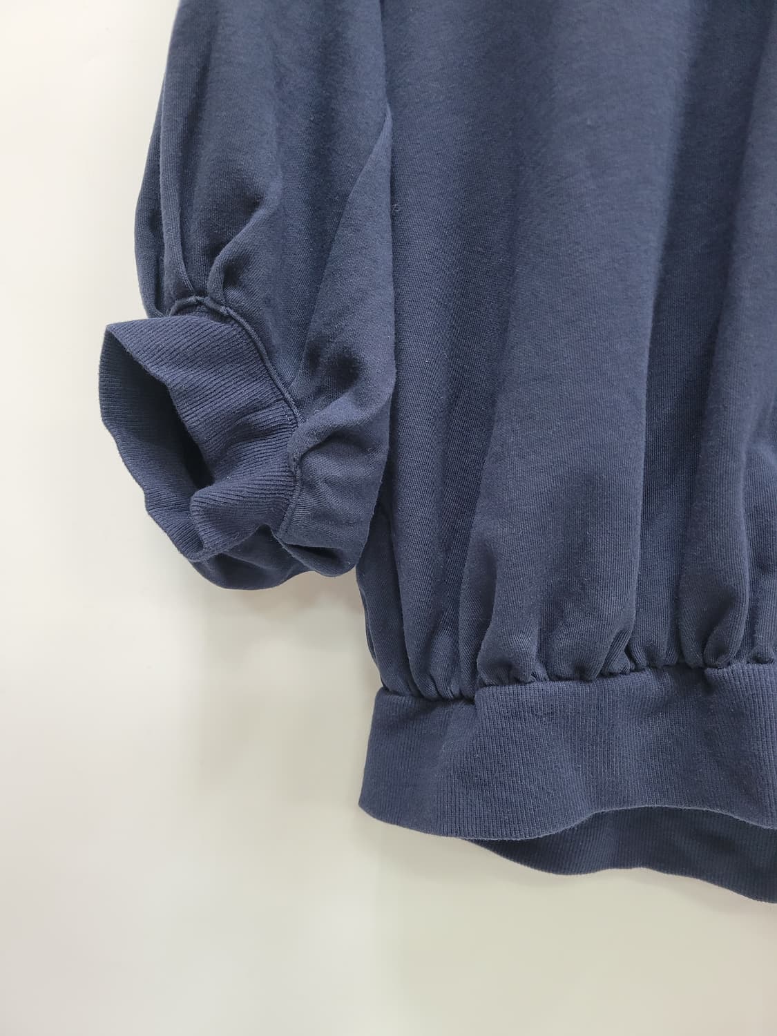 SJYP 22SS 한섬 SJYP 퍼프 슬리브 스웻셔츠 / 여 S 네이비
 상품이미지4