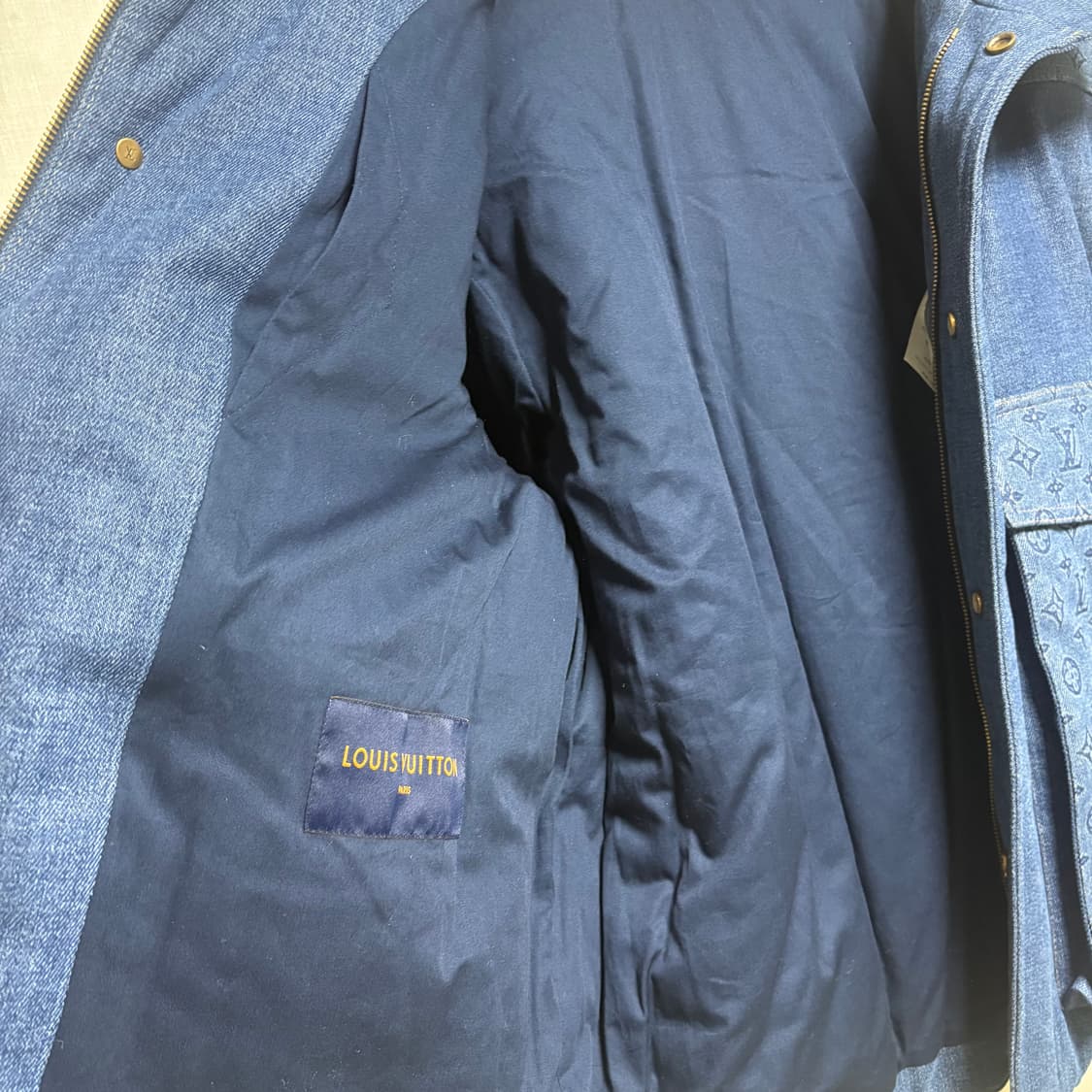 [50/새상품급] 루이비통 모노그램 데님 패딩 상품이미지4