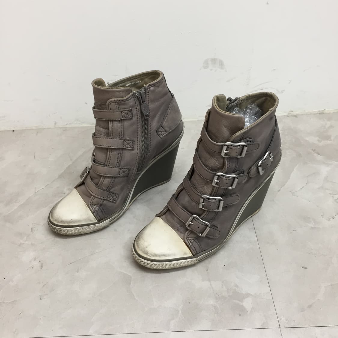 Ash 아쉬 그레이 레더 웨지 스니커즈 상품이미지1