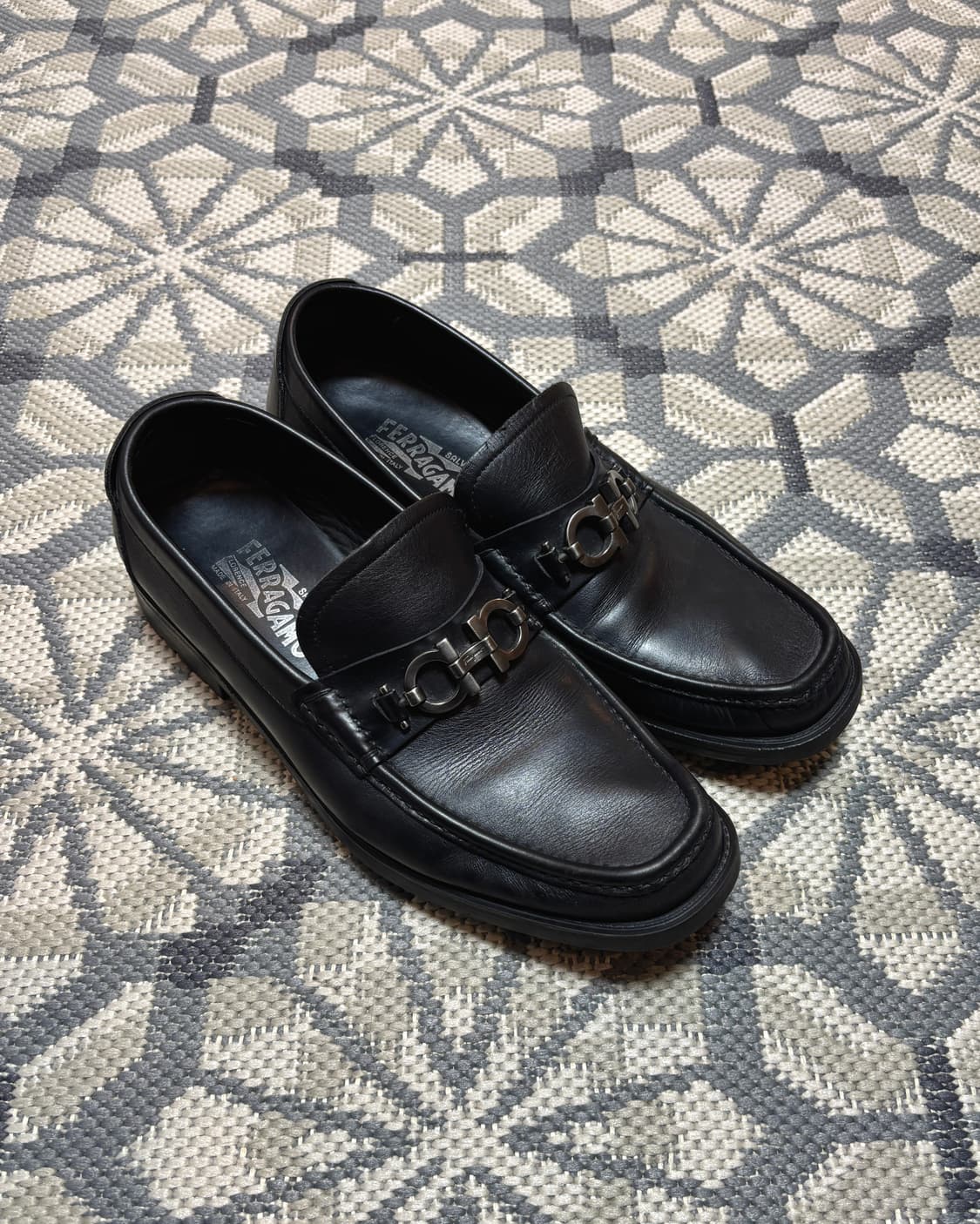 (8) 살바토레 페라가모 간치니 로퍼 블랙 상품이미지1