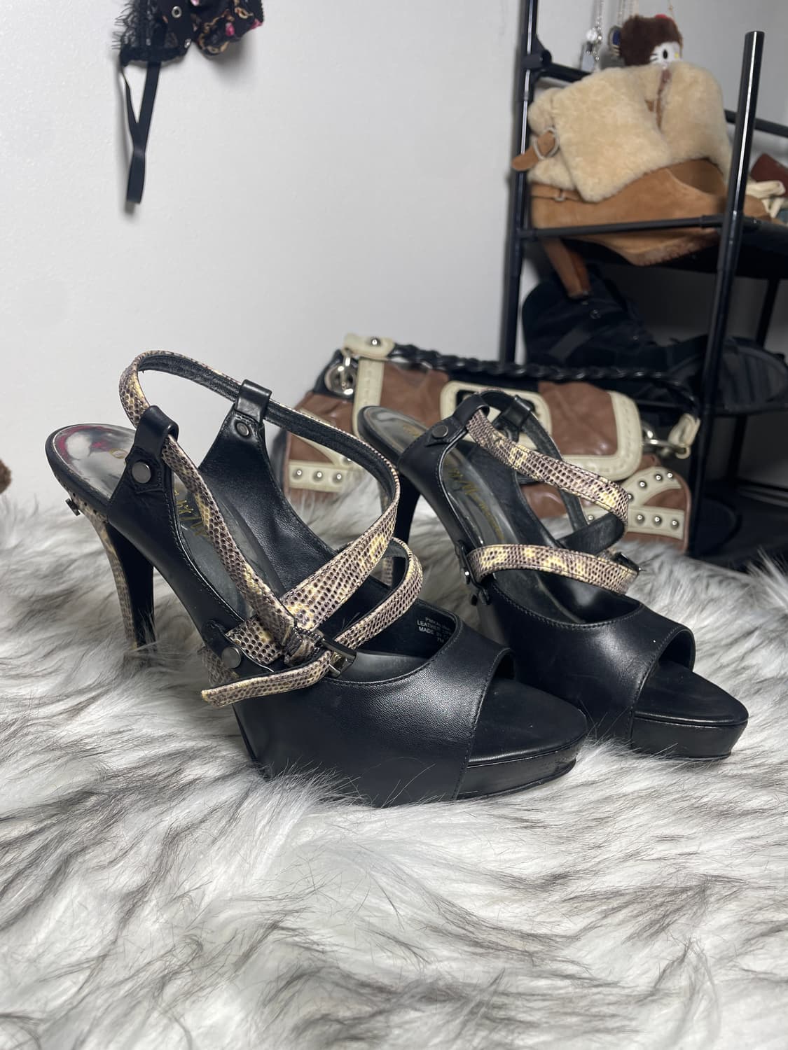 Guess 게스 뱀피 힐 상품이미지2