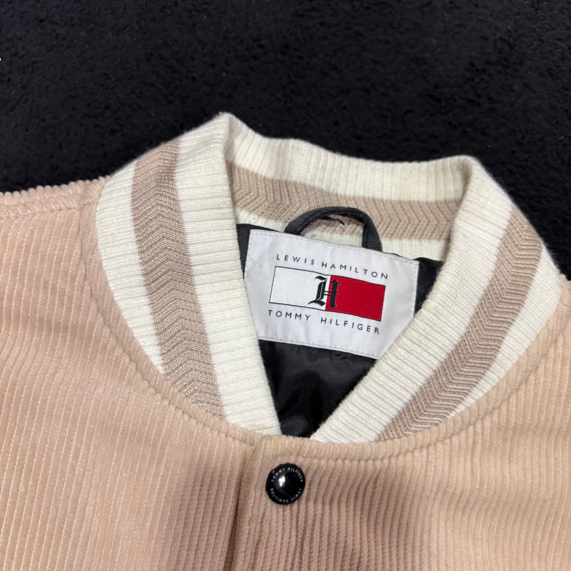 M 100 타미힐피거 X 루이스해밀턴 베이지 코듀로이 바시티자켓 상품이미지6