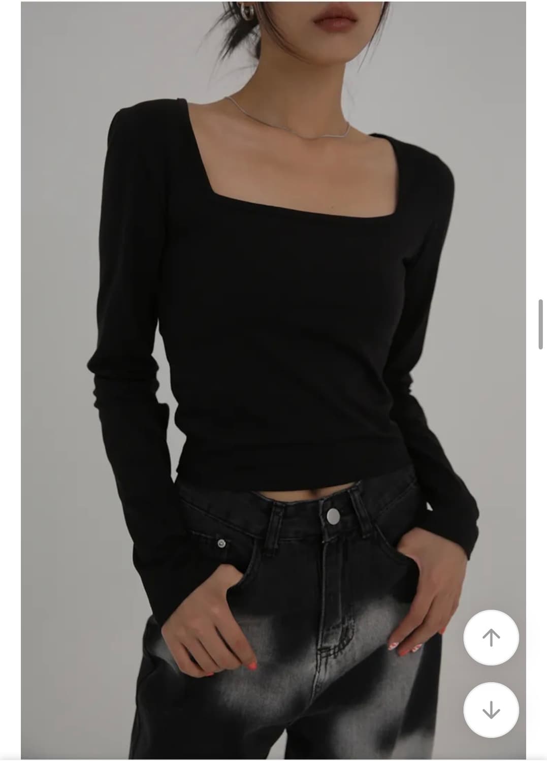 블랙업 스퀘어넥 티 상품이미지1