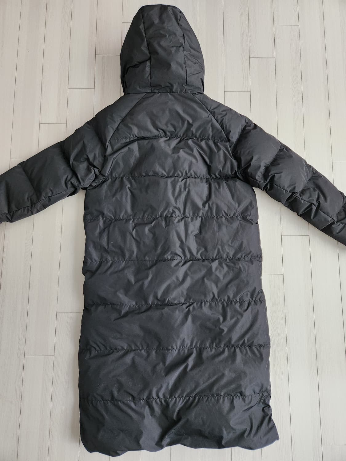 새상품급)탑텐 블랙 롱패딩 털빵빵해요 사이즈M


오염 하자 없이 깨끗해 상품이미지7